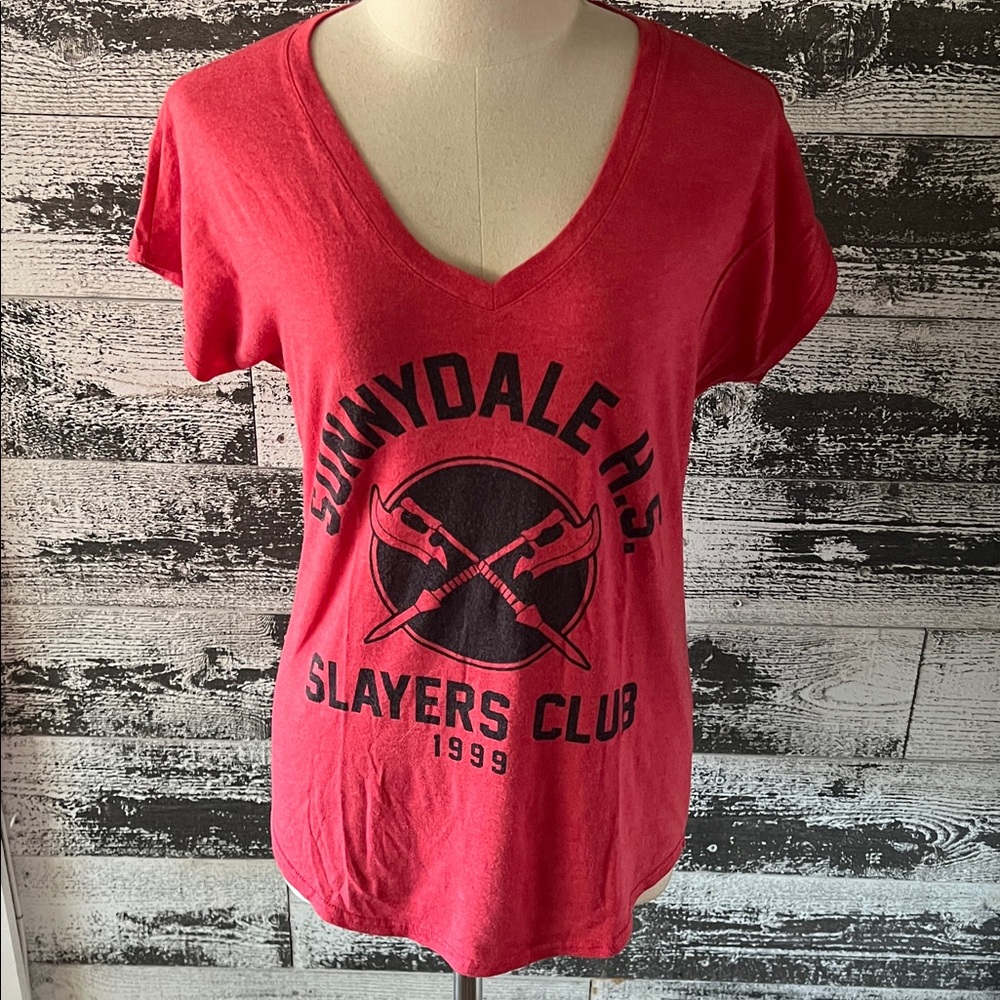 Buffy heathered Red V-Neck Graphic Tee — Slayers Club